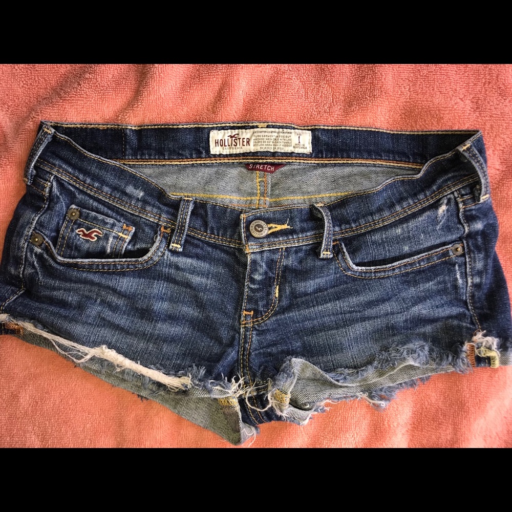 Hollister short shorts!